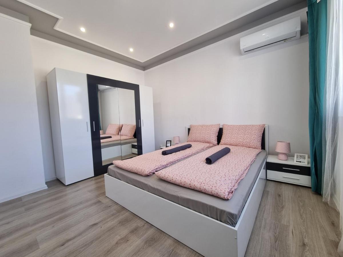 Luxury Two Bedroom Crown Apartament Botevgrad Buitenkant foto